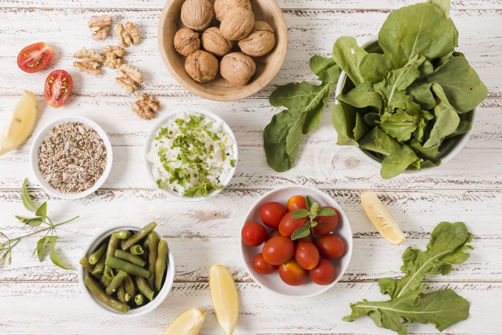 Tazones De Comida Saludable Con Nueces Y Salas